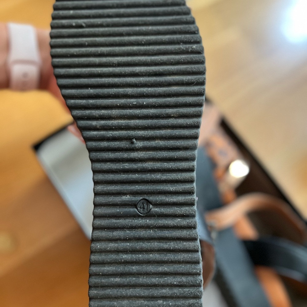 Sandals - Picture 4 of 4